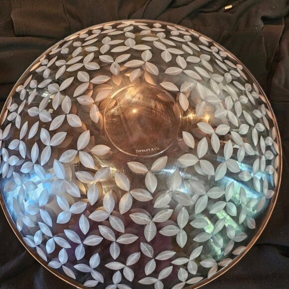 TIFFANY & CO. CONTEMPORARY ELEGANCE THICK WALLED ETCHED LEAVES CENTERPIECE BOWL - Picture 2 of 7